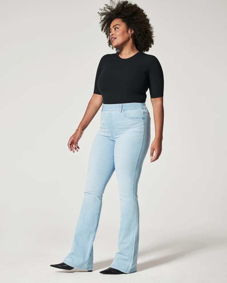Flare Jeans in Light Wash